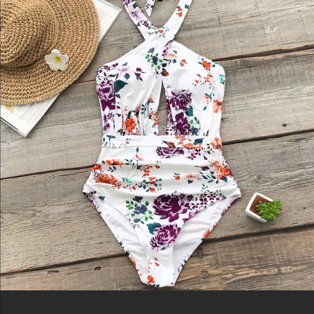 NEW CHIC 1 PIECE SWIMSUIT!! beautiful - Picture 3 of 8